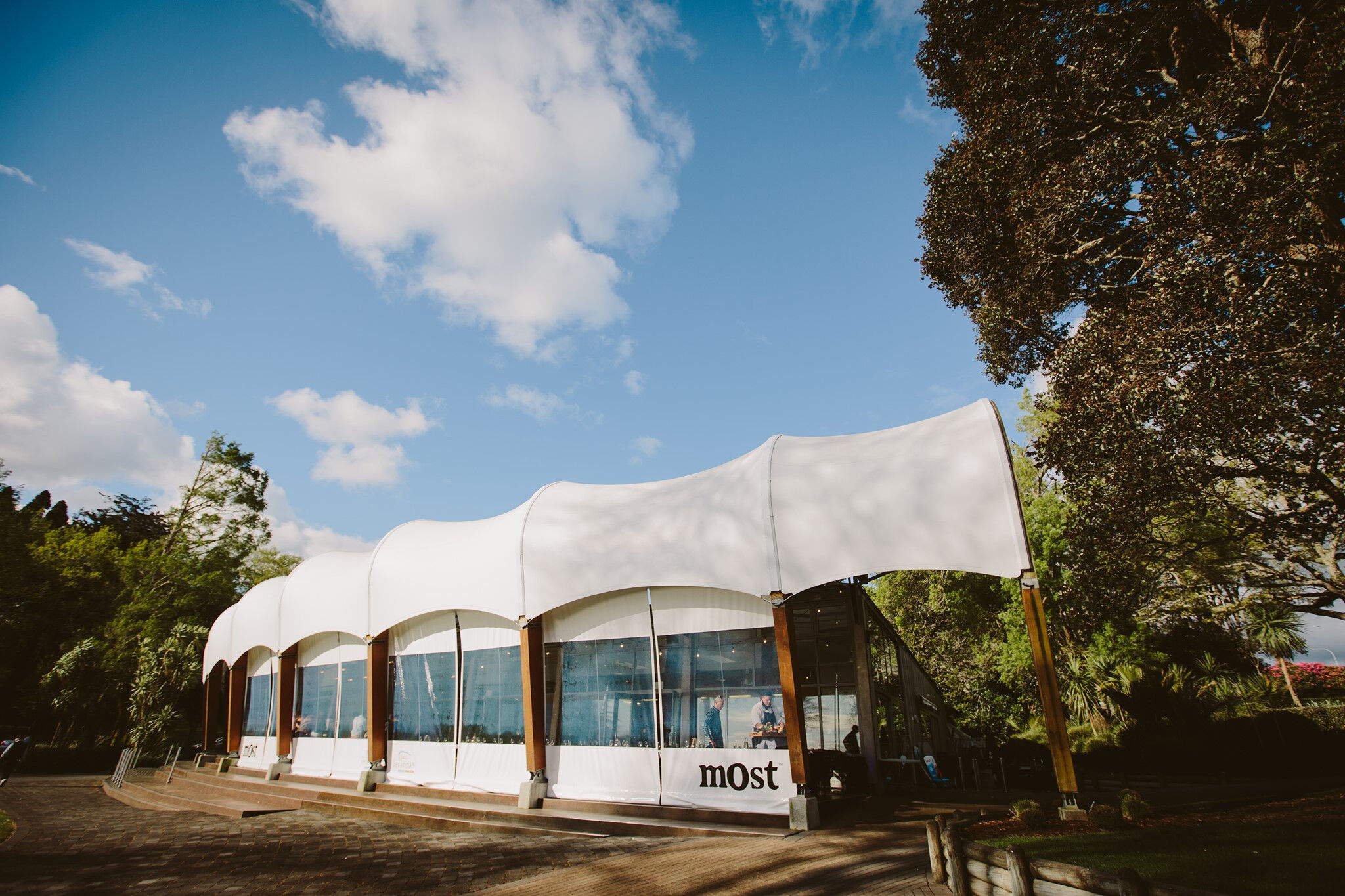 The Verandah at the Hamilton Lake